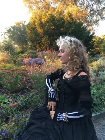 Katherine Blakeney - artist, writer